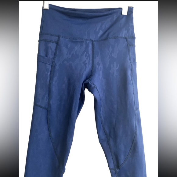 Zyia Active High Rise Cropped Leggings Size 2 Blue Camo Pockets Light n Tight - Picture 3 of 6